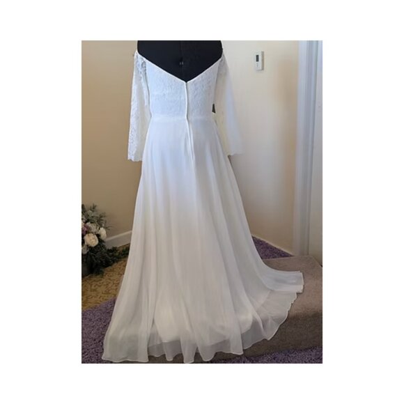 Christina Wu 22062 Wedding Dress Size 16 in light Ivory - Picture 3 of 10